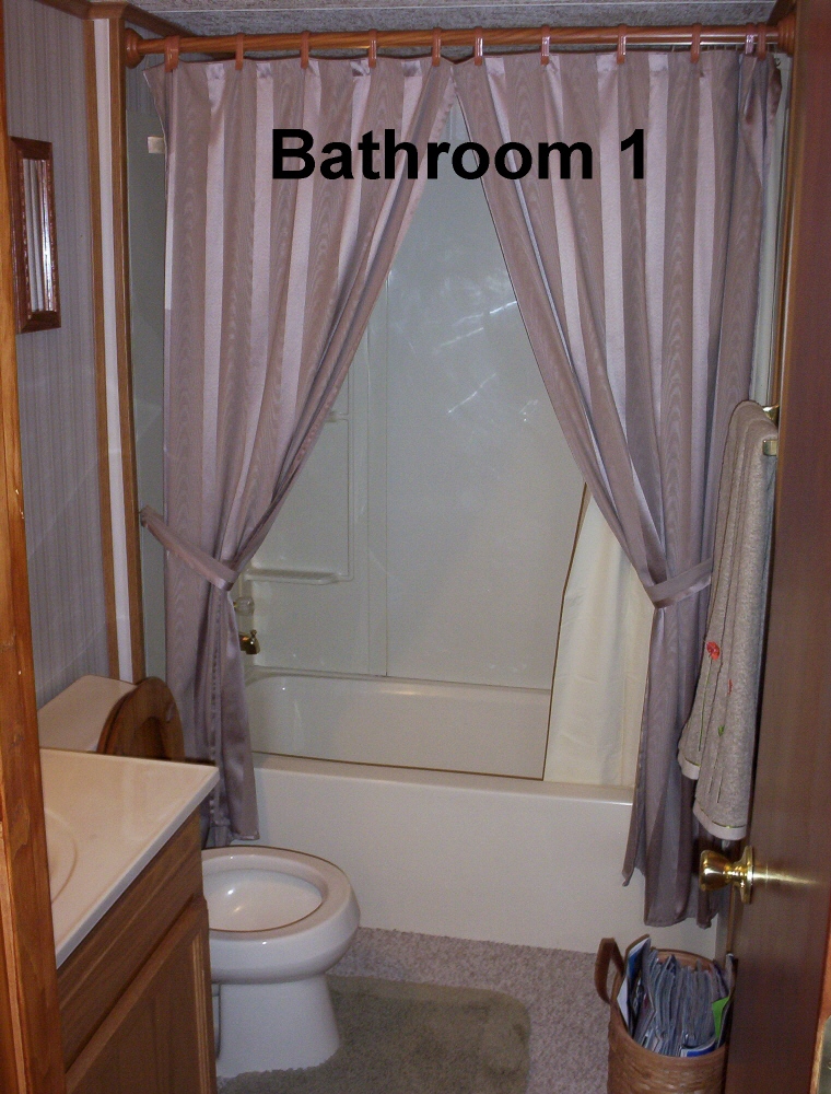 bathroom1_unit3resized.jpg