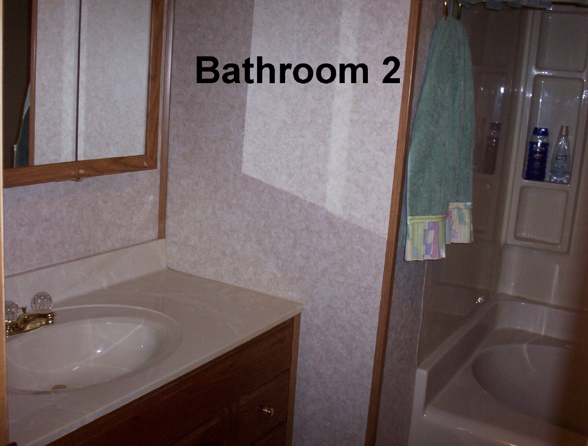 bathroom2_unit3resized.jpg