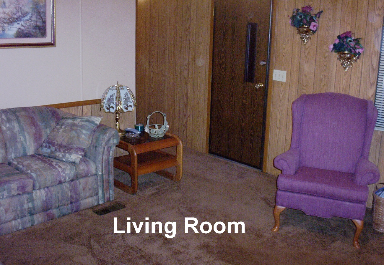 livingroom2_unit3resized.jpg